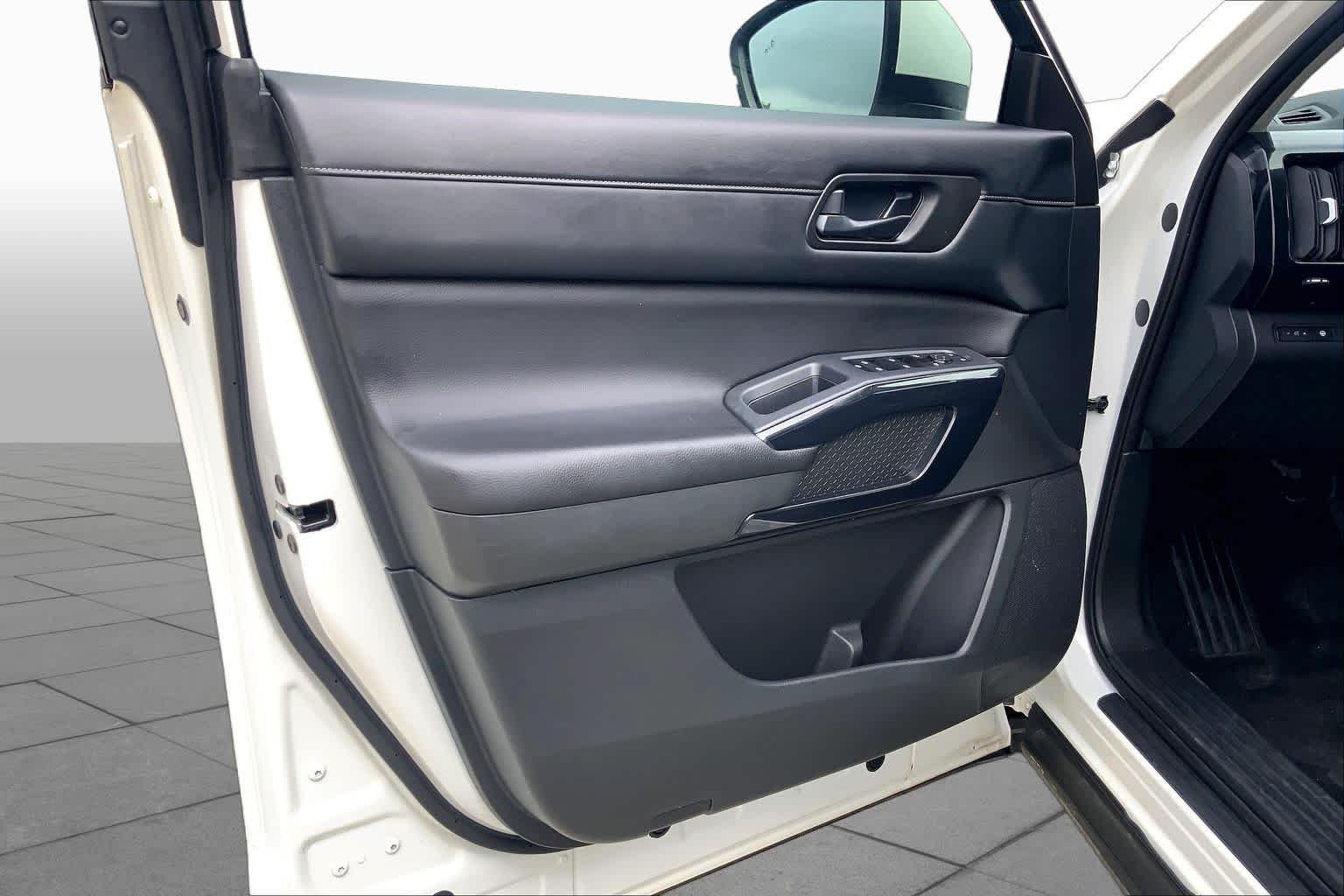 Used 2024 Pearl White Tricoat Nissan SV image 21