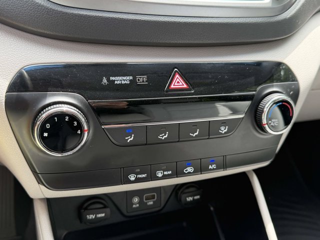 Used 2017 Molten Silver Hyundai SE image 26
