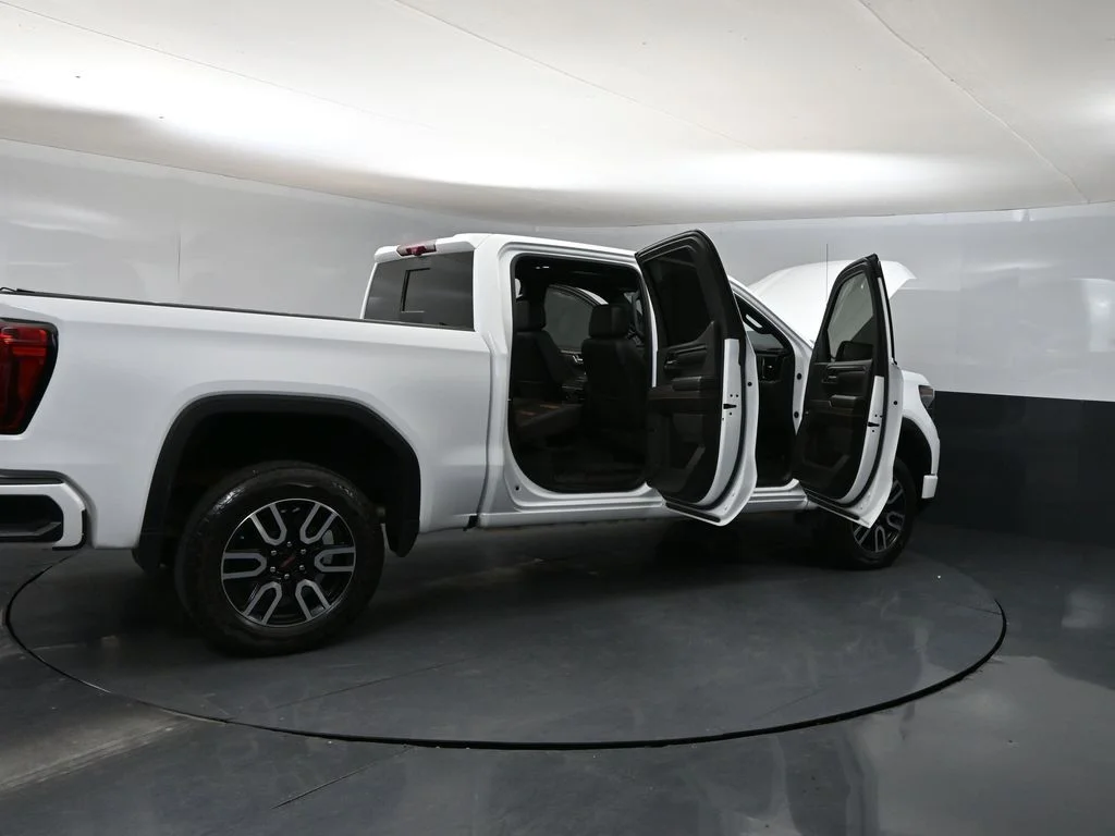 Used 2025 White GMC AT4 image 42