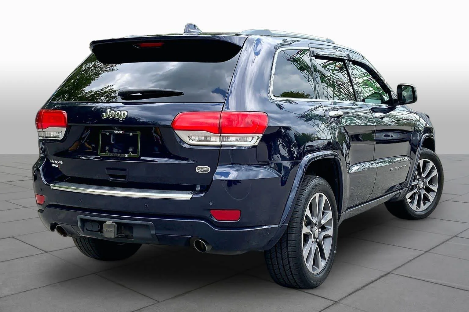 Used 2017 True Blue Pearlcoat Jeep Overland image 13