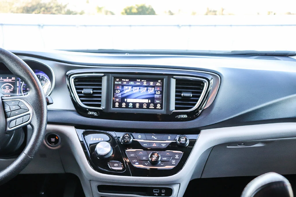 Used 2020 White Chrysler Touring image 14