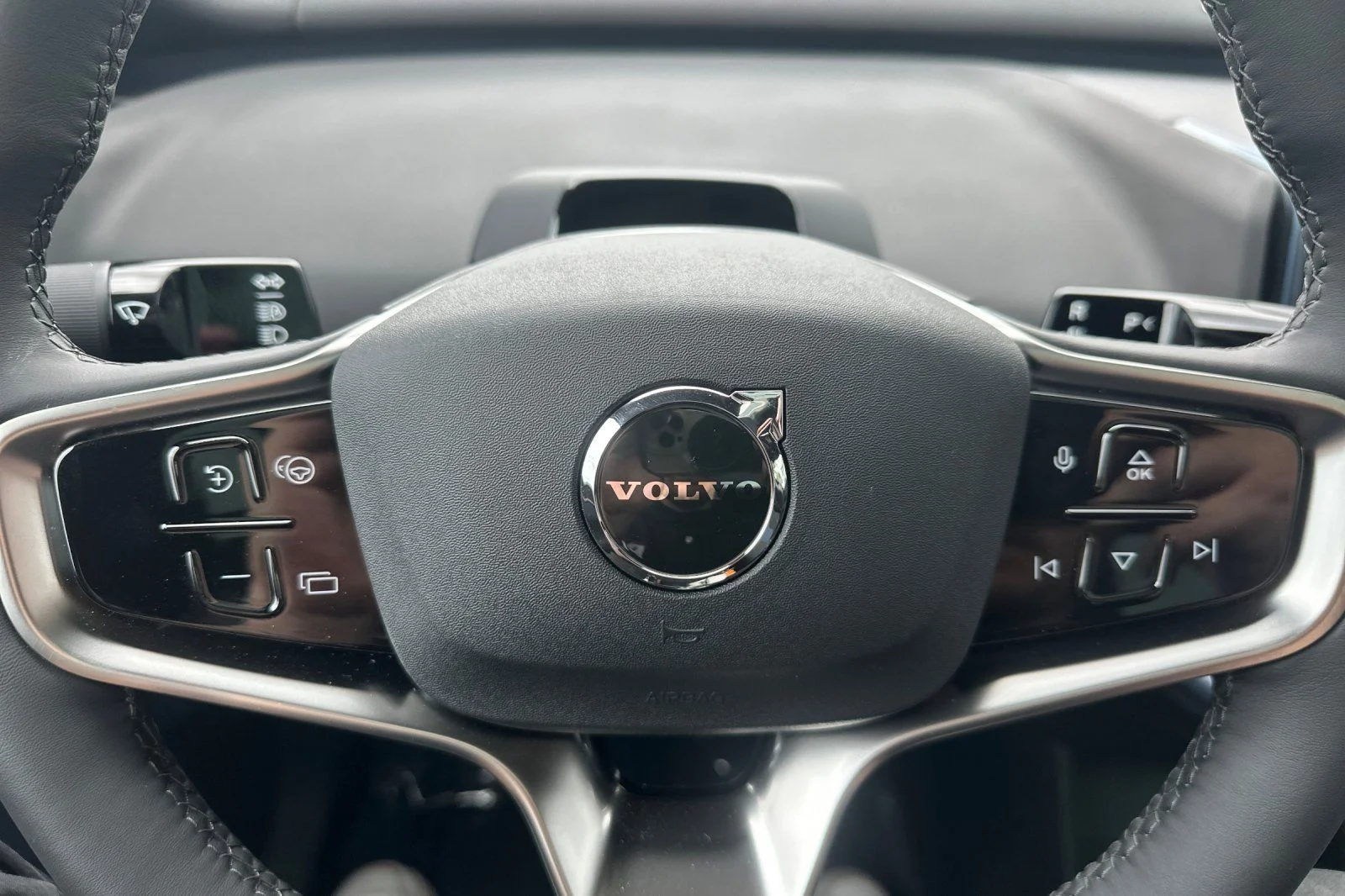 New 2026 Onyx Black Volvo Ultra image 22
