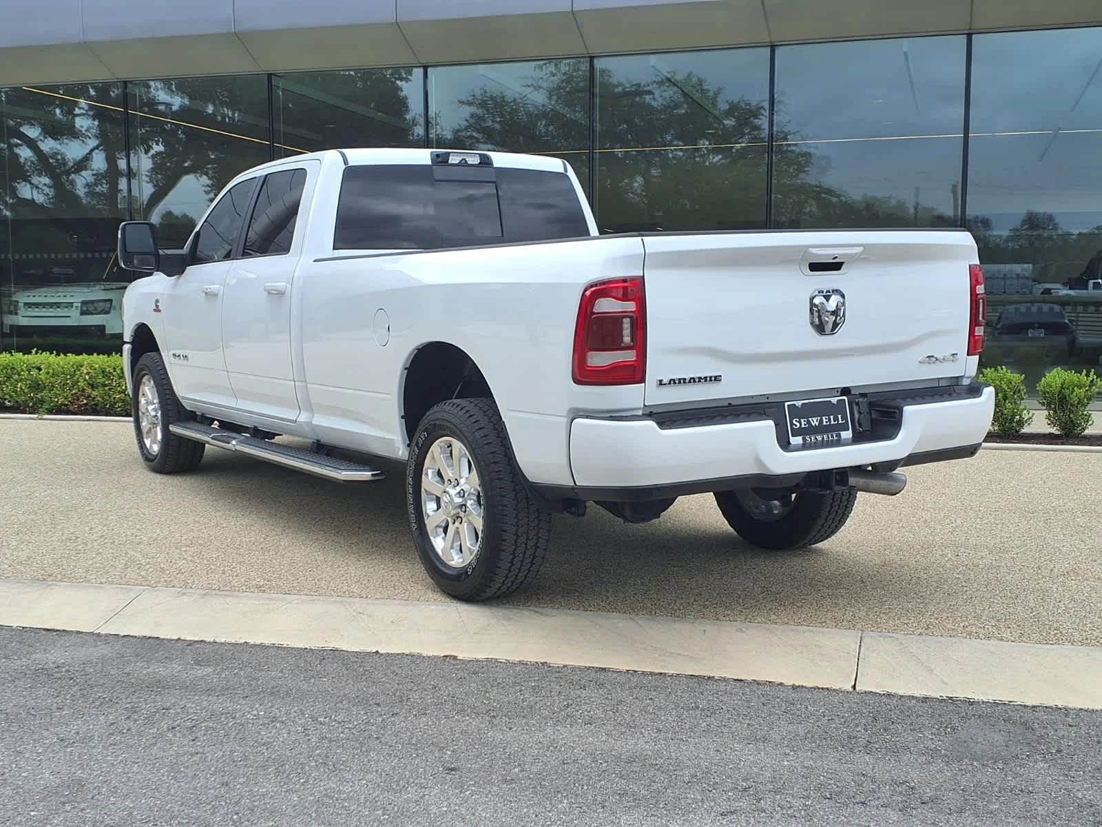 Used 2024 Pearl White Ram Laramie image 5