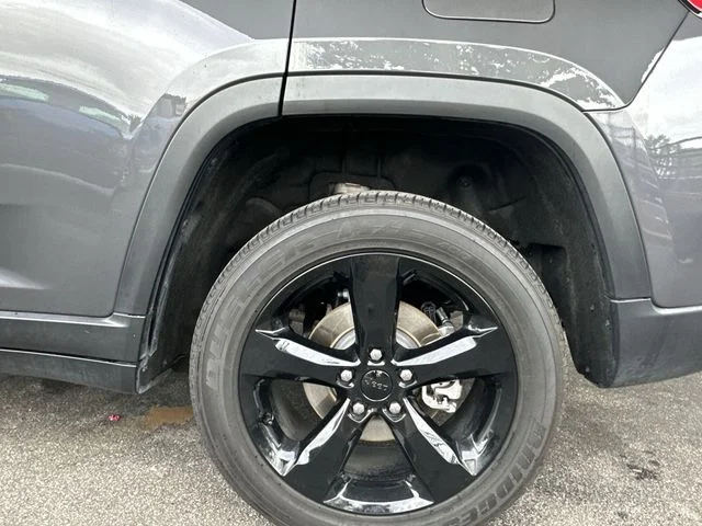 Used 2024 Gray Jeep Altitude X image 10