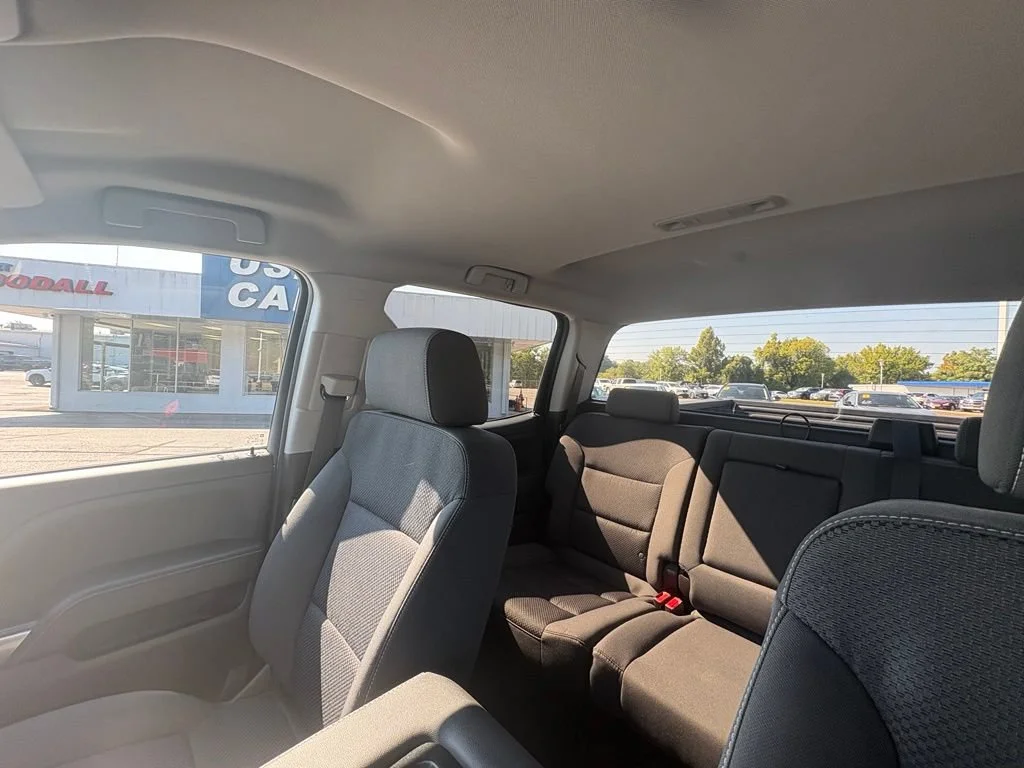 Used 2018 GRAPHITE METALLIC Chevrolet LT image 17