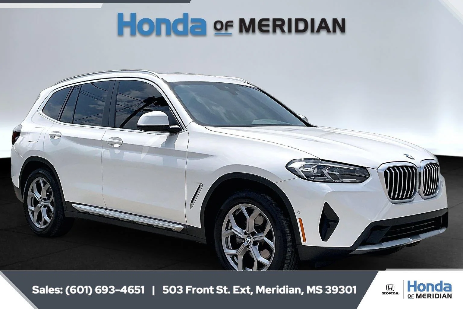 Used 2024 Mineral White Metallic BMW sDrive30i image 1