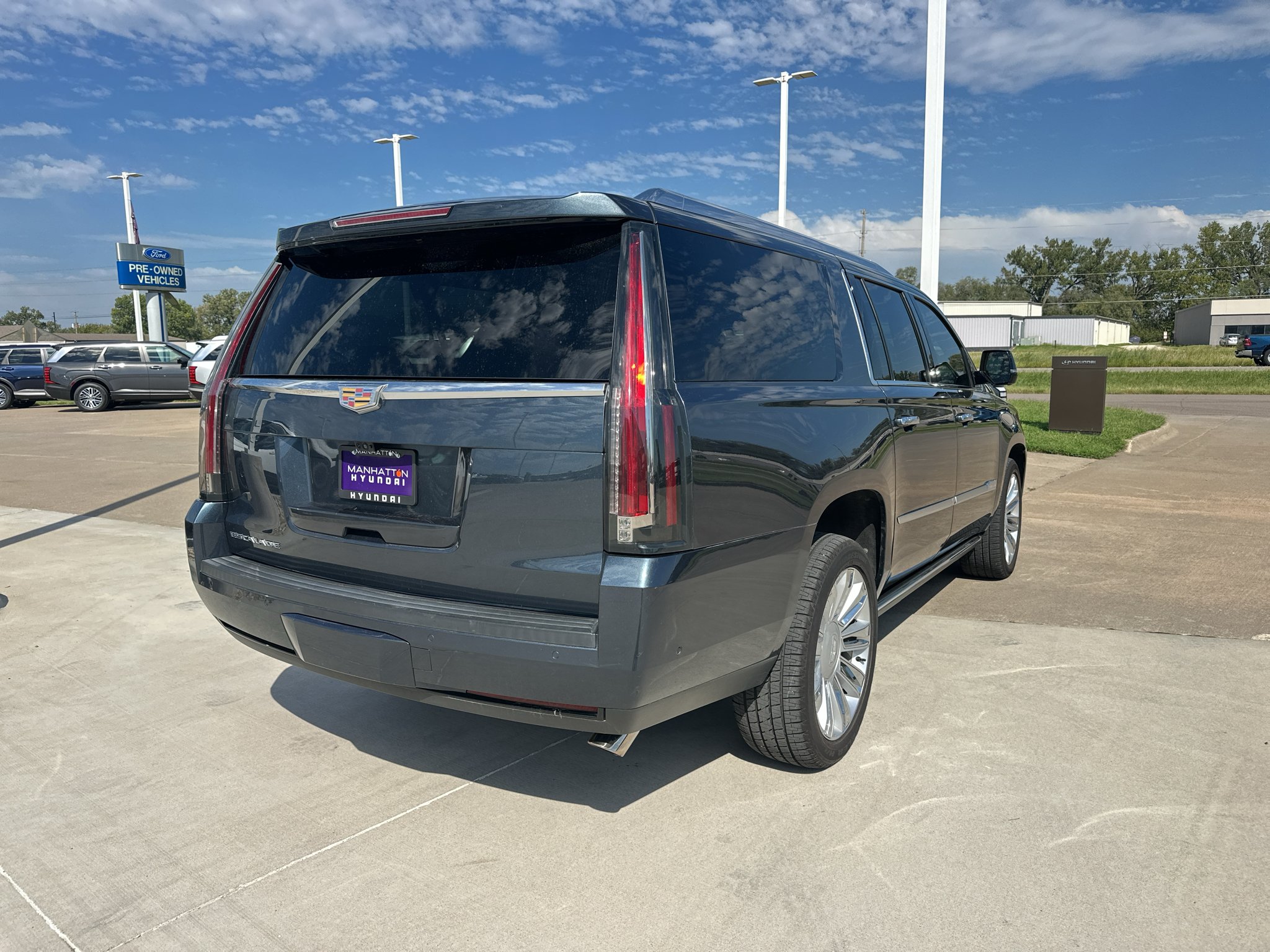 Used 2019 Shadow Metallic Cadillac Platinum image 10