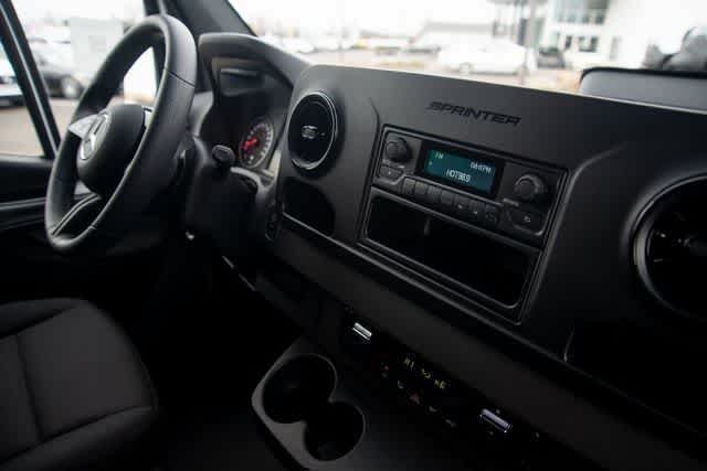 Used 2025 Arctic White Mercedes-Benz  image 31