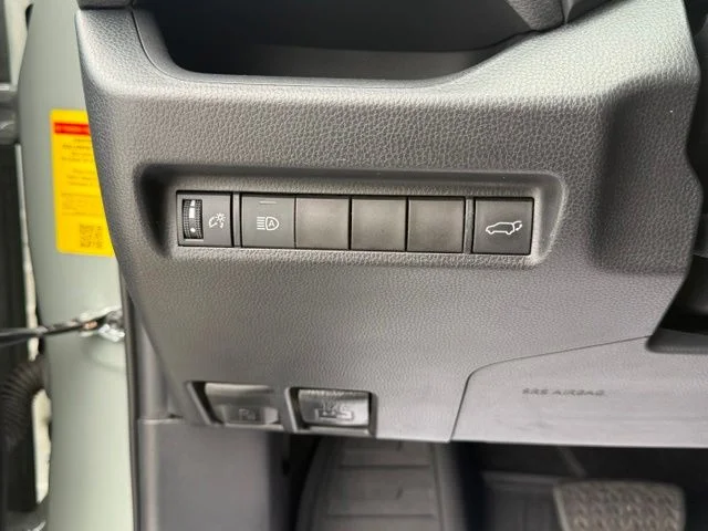 Used 2021  Toyota XLE image 26