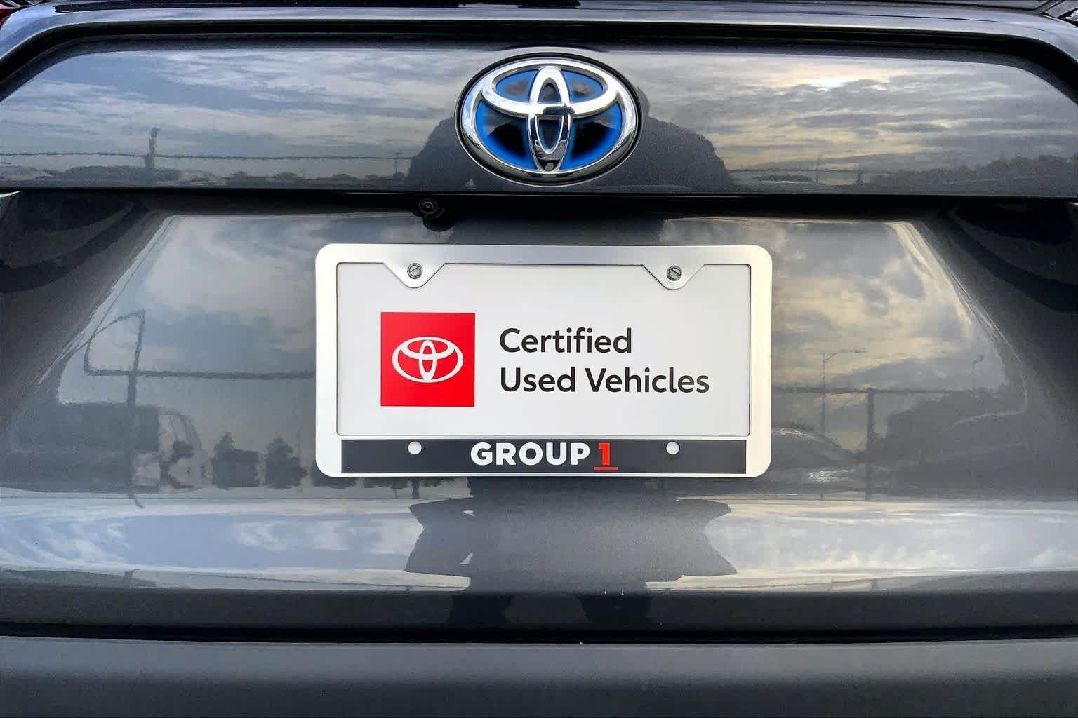 Used 2024 Magnetic Gray Metallic Toyota Hybrid XLE Premium image 30