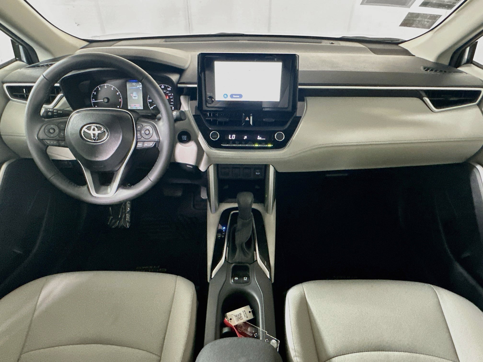 Certified Used 2025 Silver Toyota LE image 27