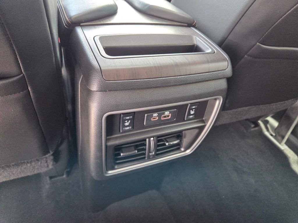 Used 2022 Black Nissan Platinum image 8