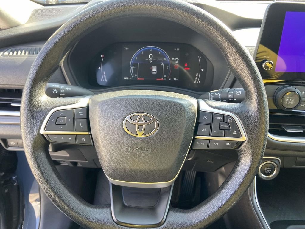Used 2025 White Toyota LE image 35