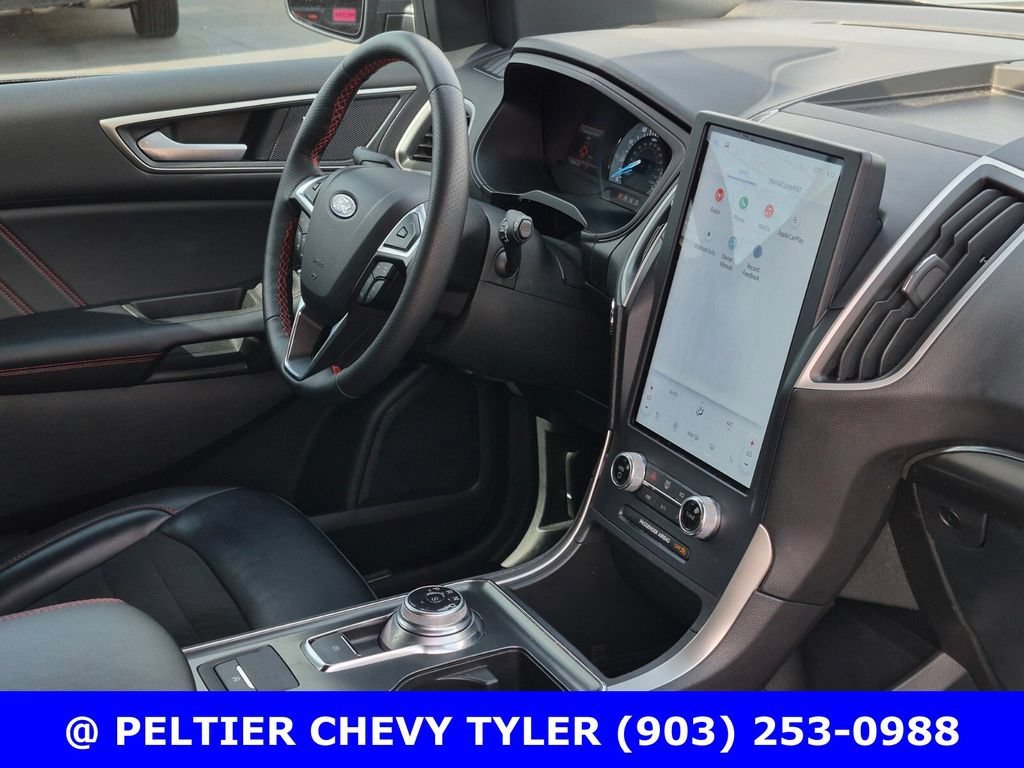 Used 2023  Ford SEL image 10