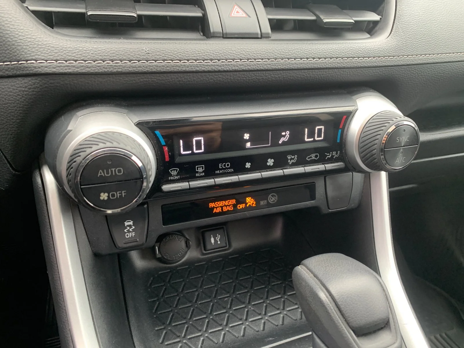 Used 2019 White Toyota XLE image 22