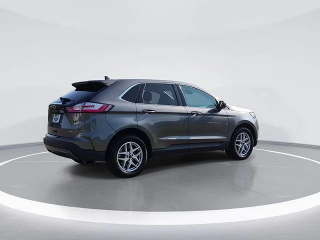 Used 2024 Gray Ford SEL image 8