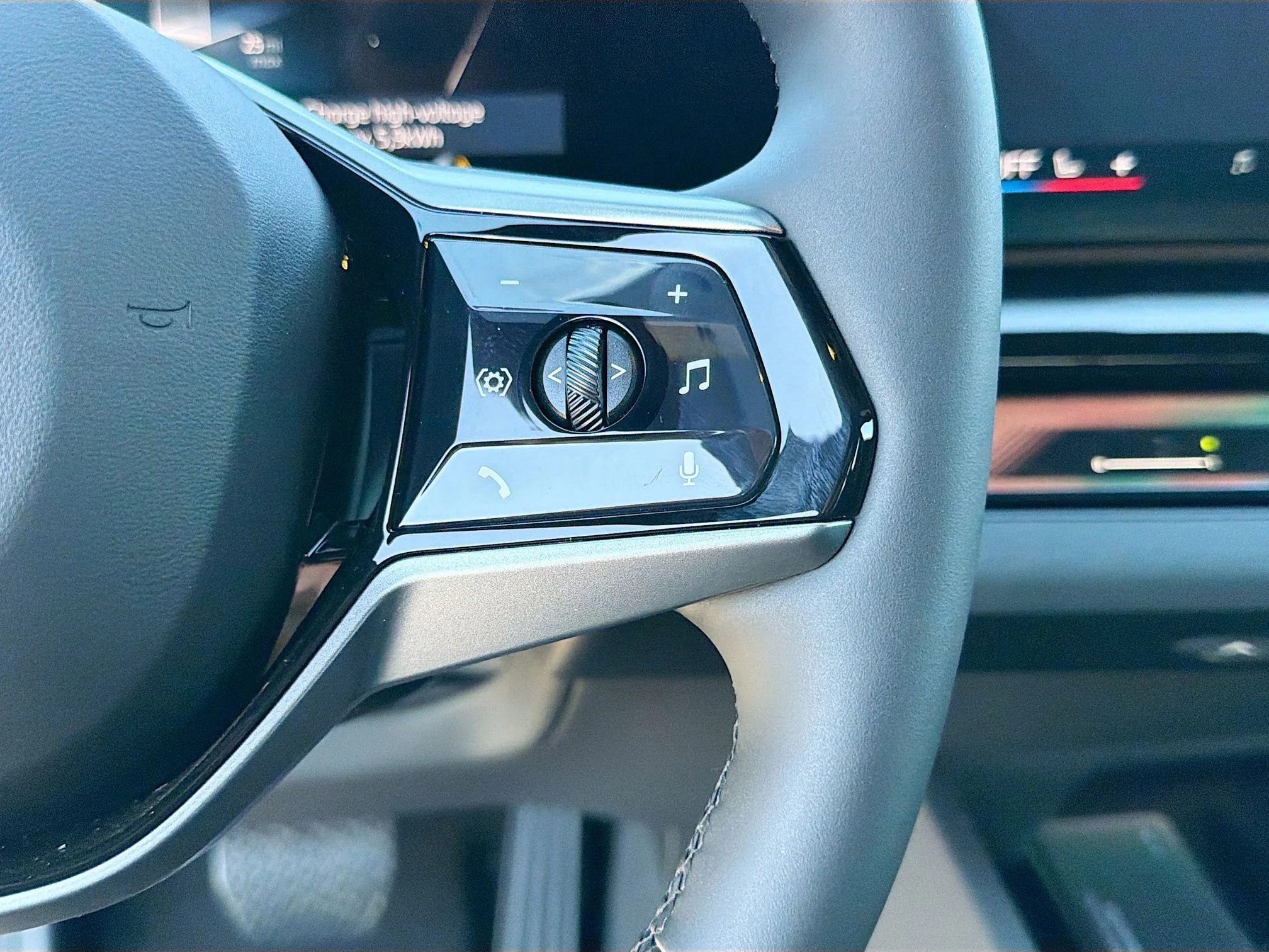 New 2026 Alpine White BMW eDrive40 image 39
