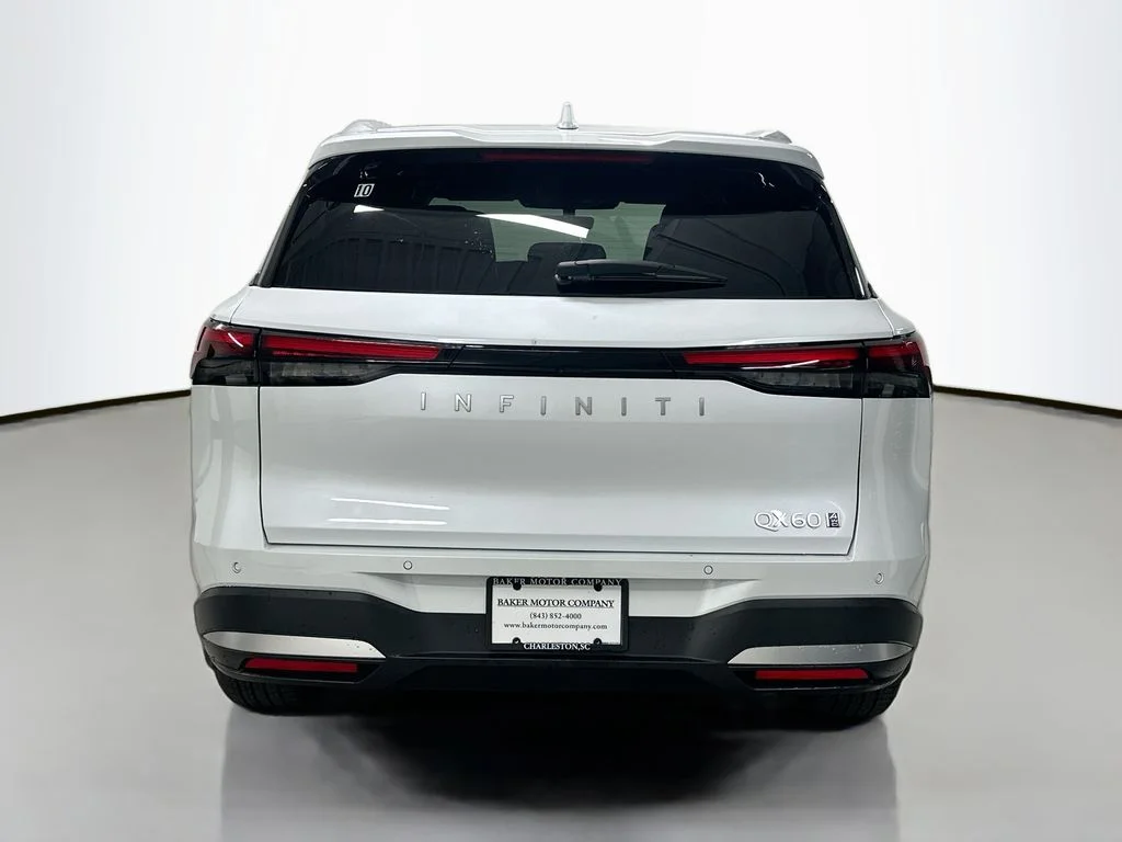 Certified Used 2026 White INFINITI LUXE image 10