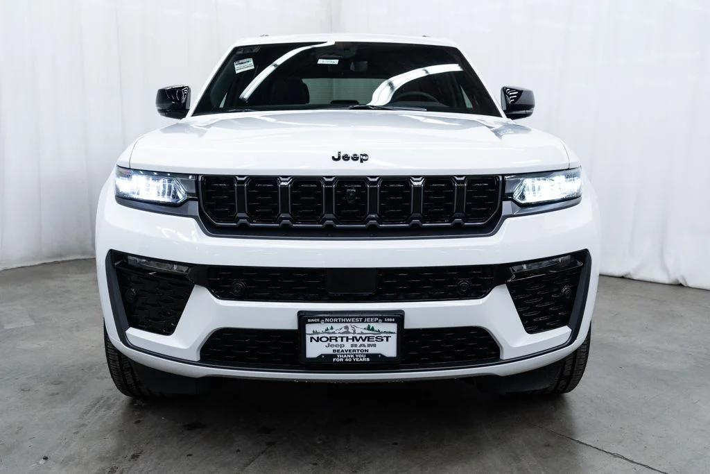 New 2026 Bright White Clear-Coat Exterior Paint Jeep Limited Reserve image 2