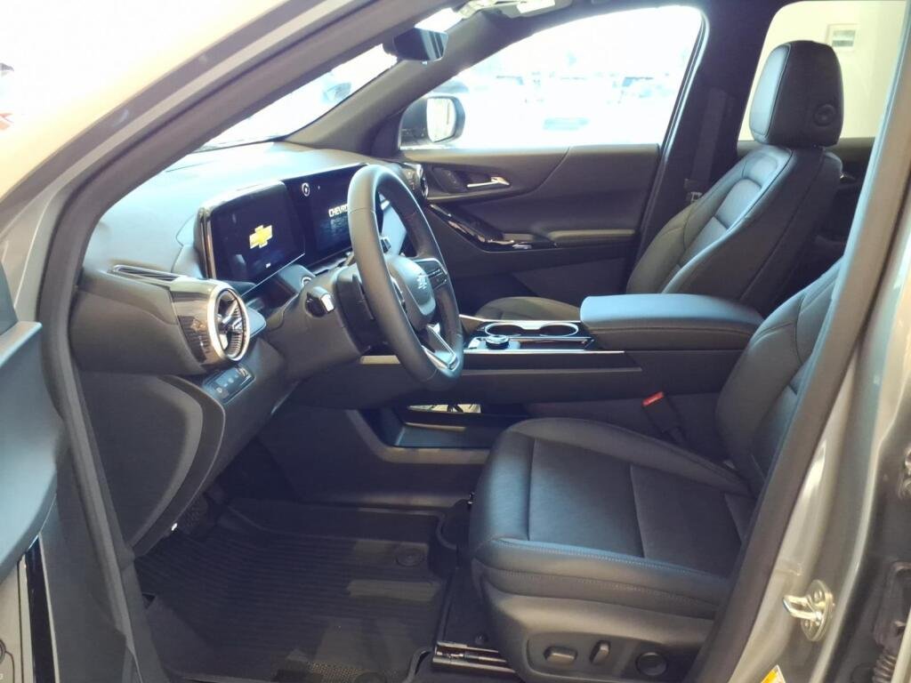 2027 Chevrolet Equinox LT - Photo 7