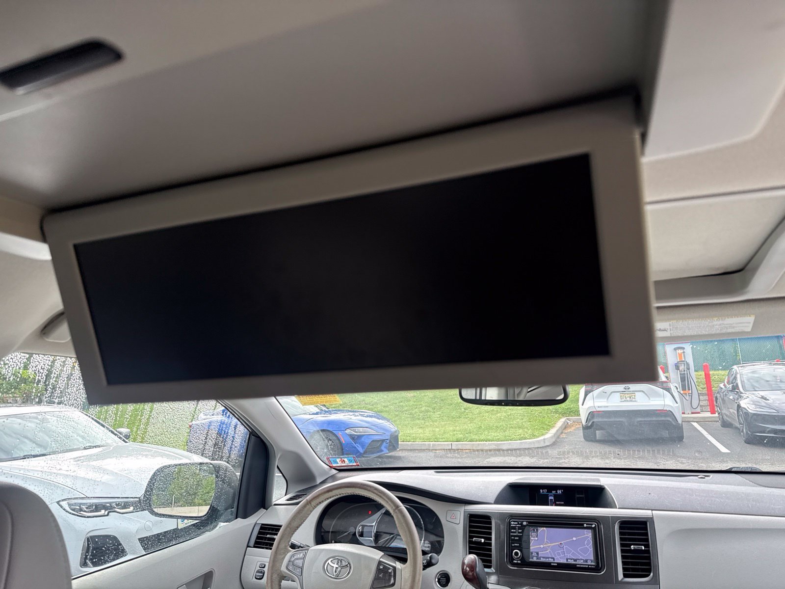 Used 2014 Gray Toyota XLE image 28