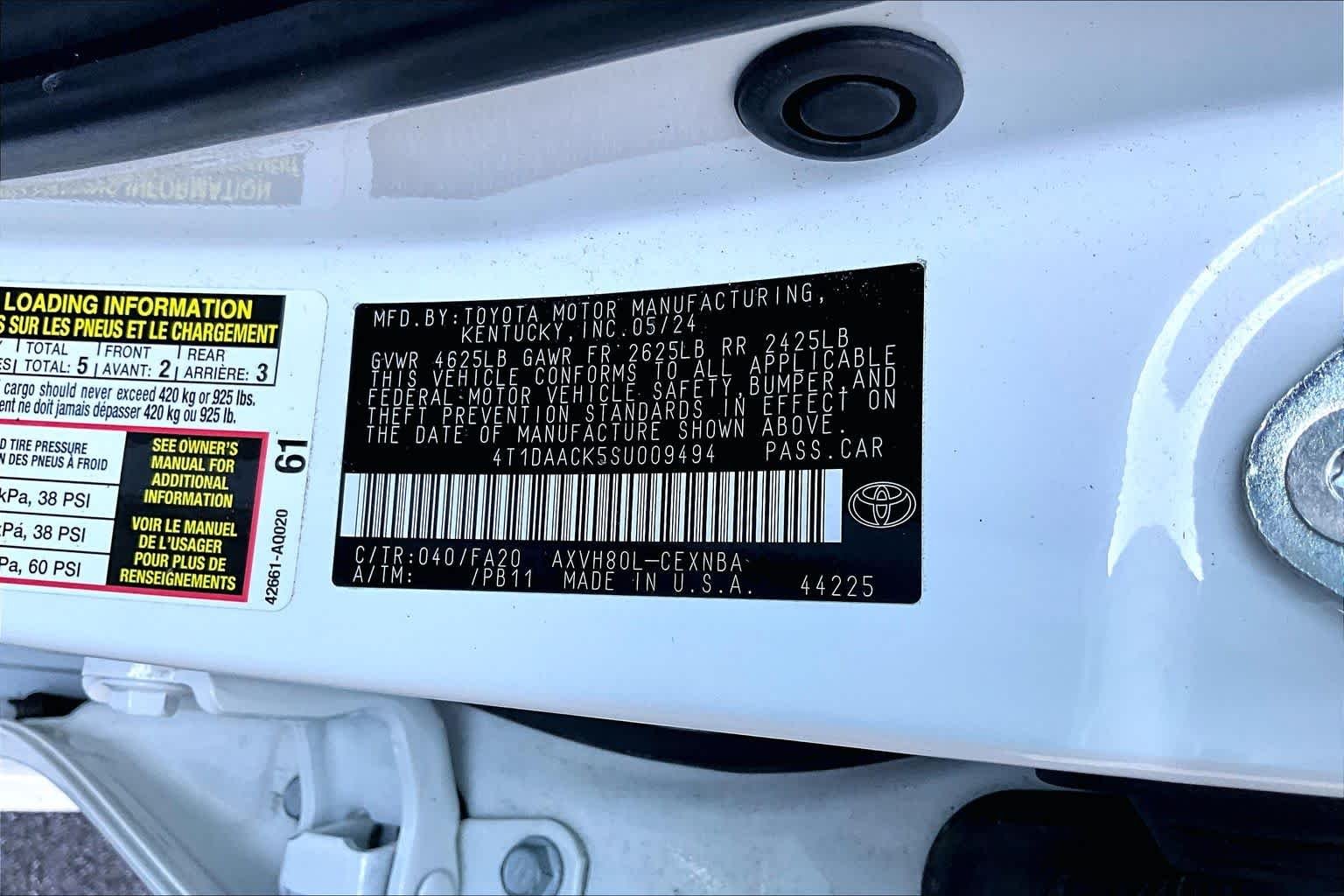 Used 2025 Ice Cap Toyota LE image 34