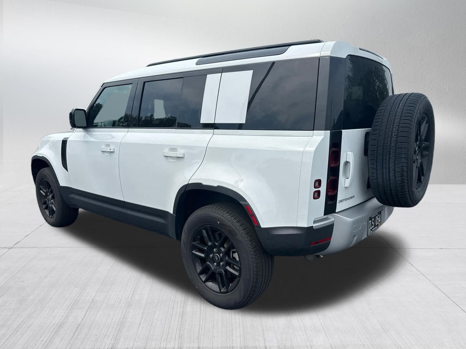 Used 2025 White Land Rover S image 3