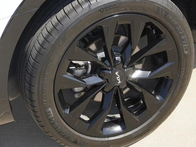 Used 2023 White Kia SX image 10