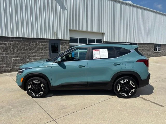 Used 2025 Blue Kia SX image 10