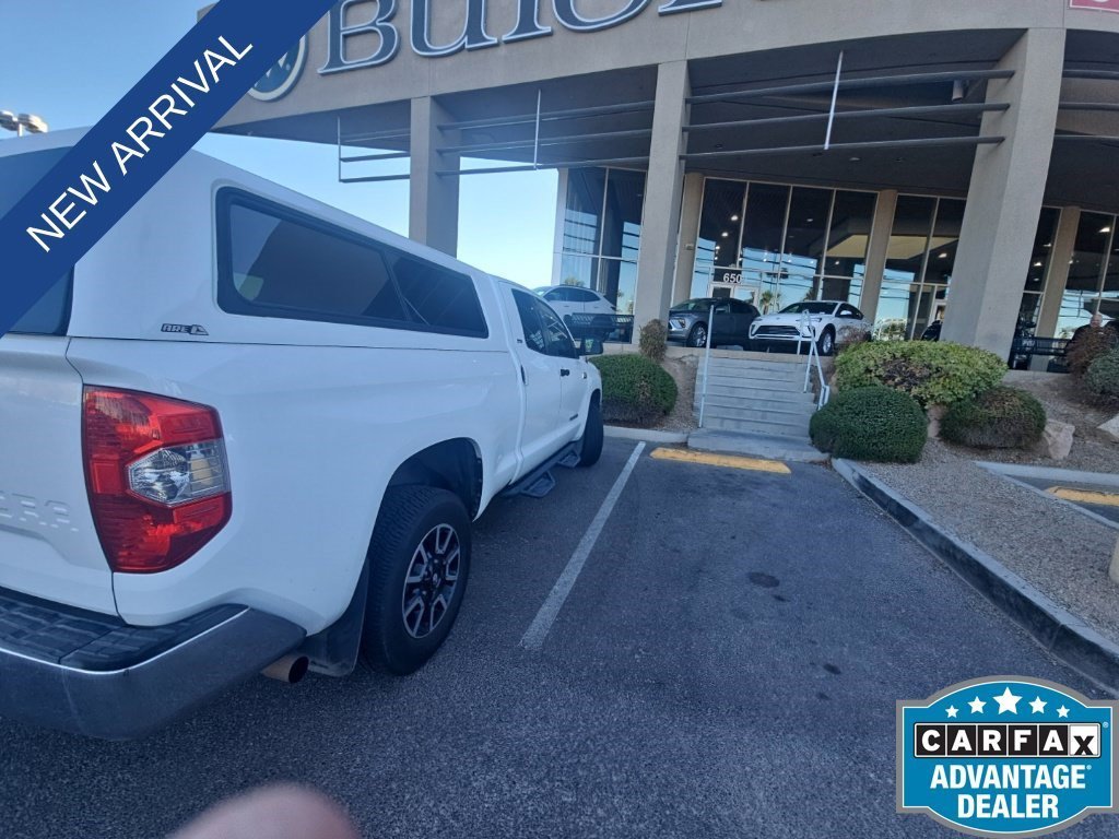 Used 2014 Super White Toyota SR5 image 24