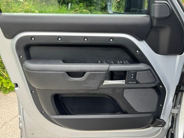 Used 2023 Hakuba Silver Metallic Land Rover X-Dynamic SE image 8
