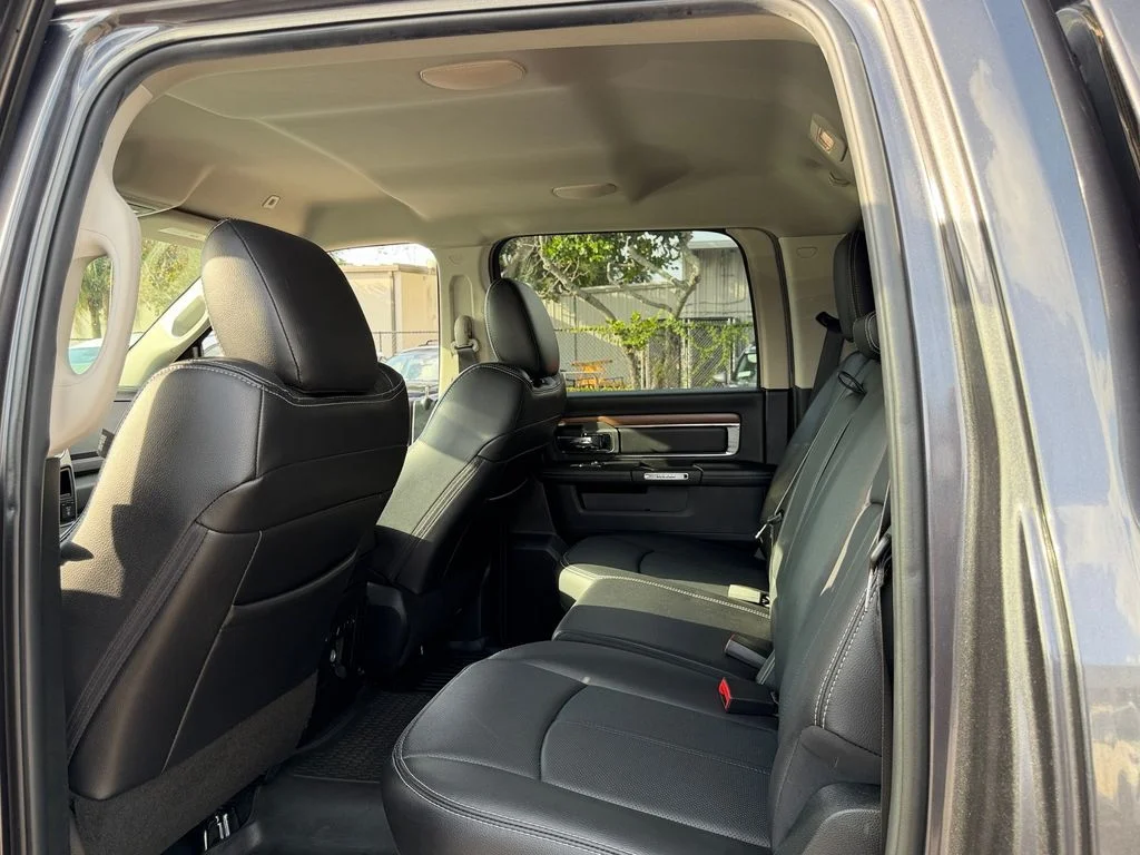 Used 2018 Granite Crystal Clearcoat Metallic Ram Laramie image 13