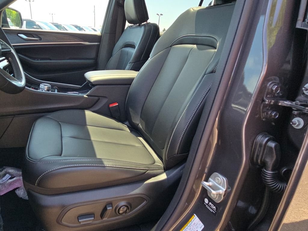 New 2026 Baltic Gray Metallic Clearcoat Jeep Limited image 25