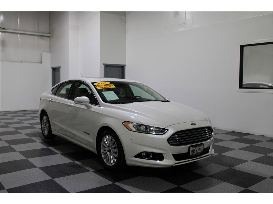 2015 Ford Fusion SE Hybrid photo 2
