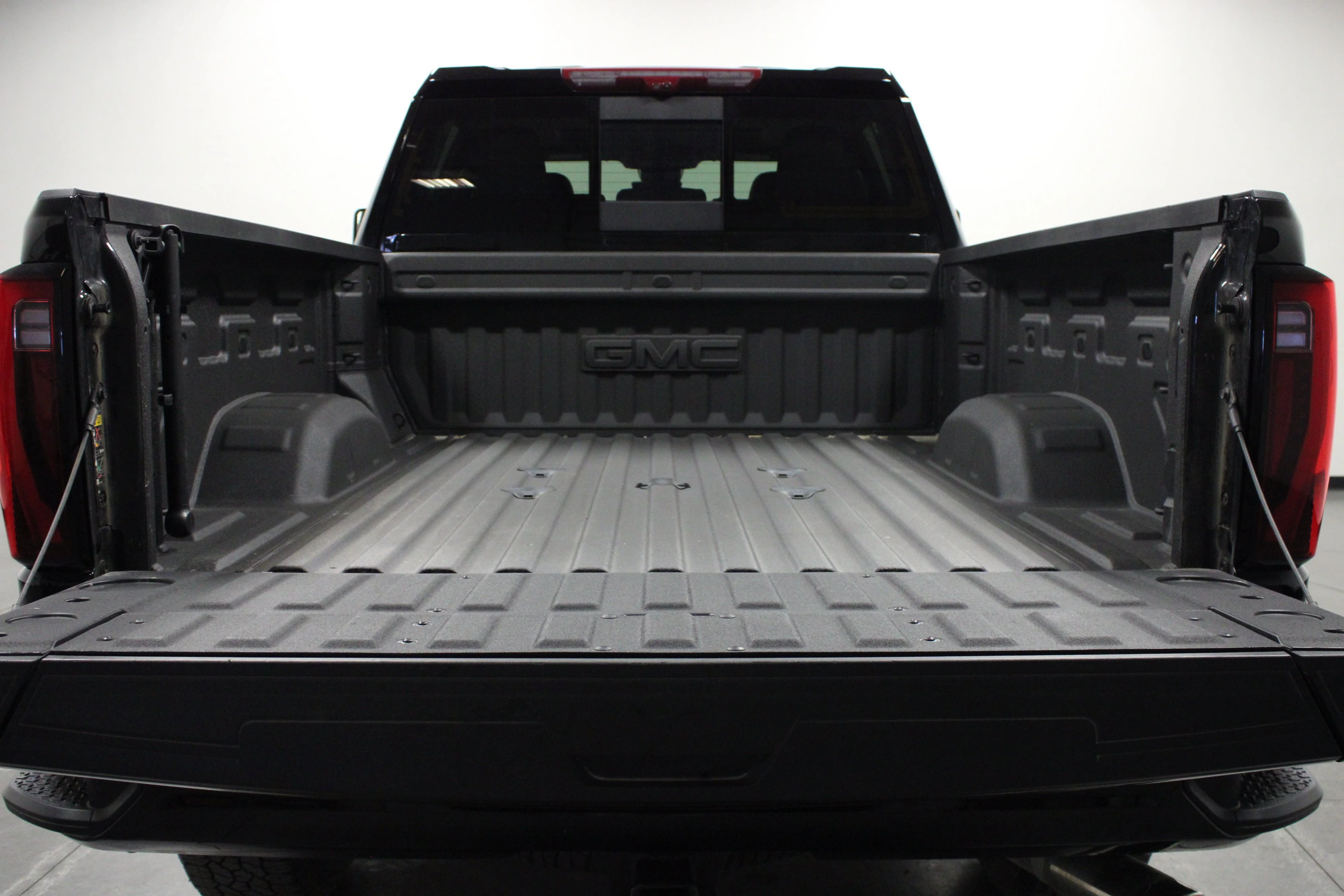 Used 2025 Onyx Black GMC Denali image 14