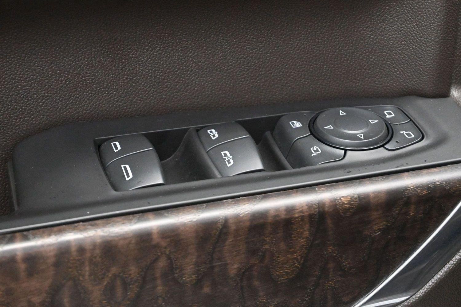 Used 2020 White Frost Tricoat GMC Denali image 12