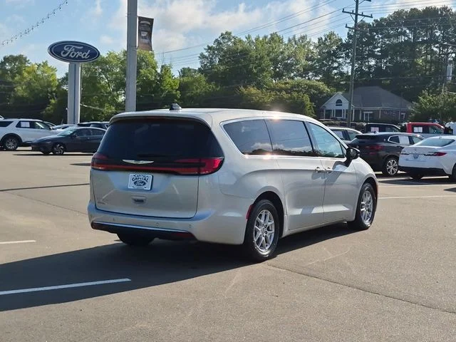 Used 2024 Silver Chrysler Touring L image 13