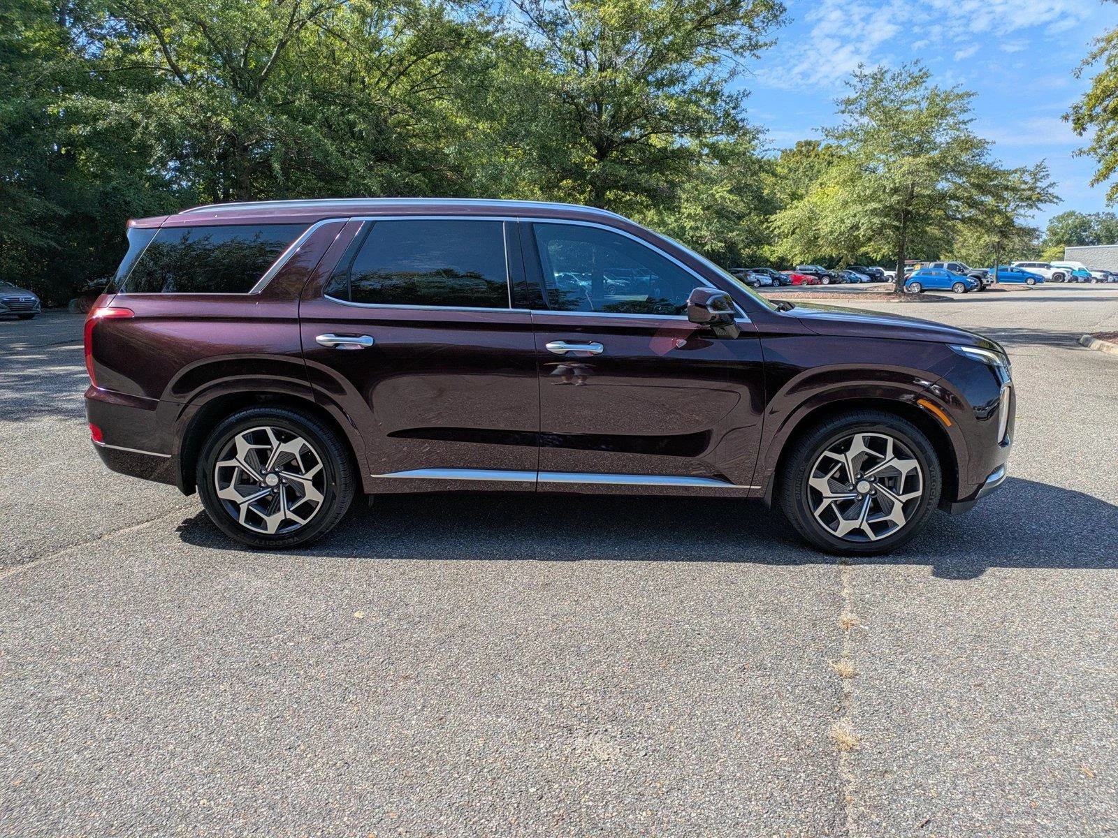 Used 2022 Sierra Burgundy Hyundai Calligraphy image 3