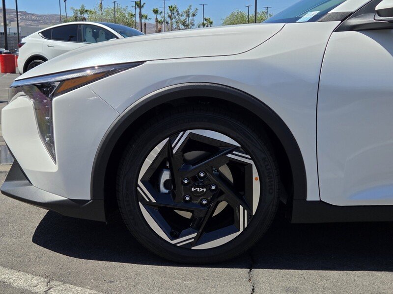 New 2026 Snow White Pearl Kia EX image 5