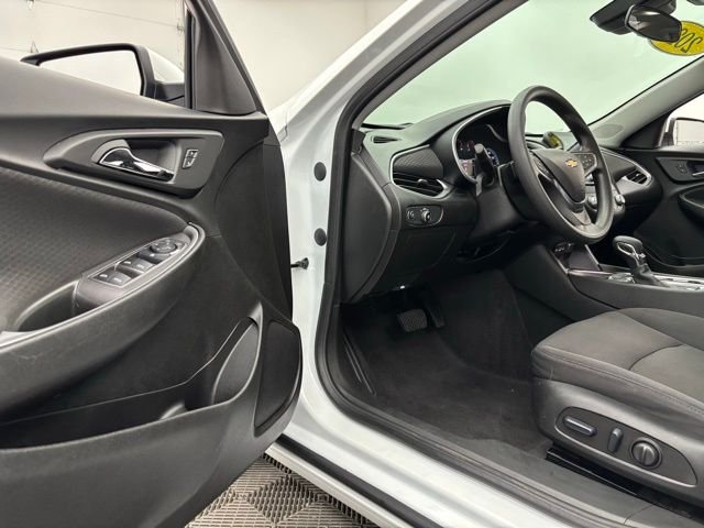Used 2024 Summit White Chevrolet LT image 14