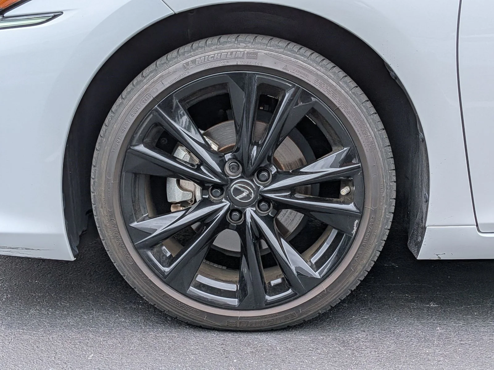 Used 2024 Ultra White Lexus ES 300h F SPORT Handling image 19