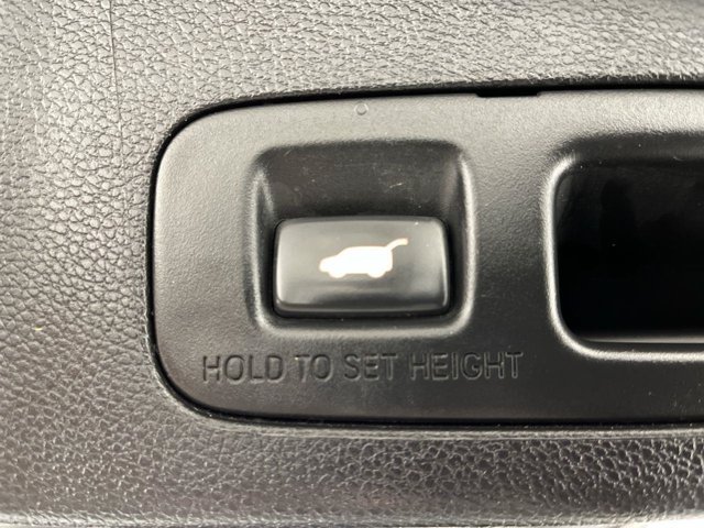 Used 2019 Lunar Silver Metallic Honda Touring image 30