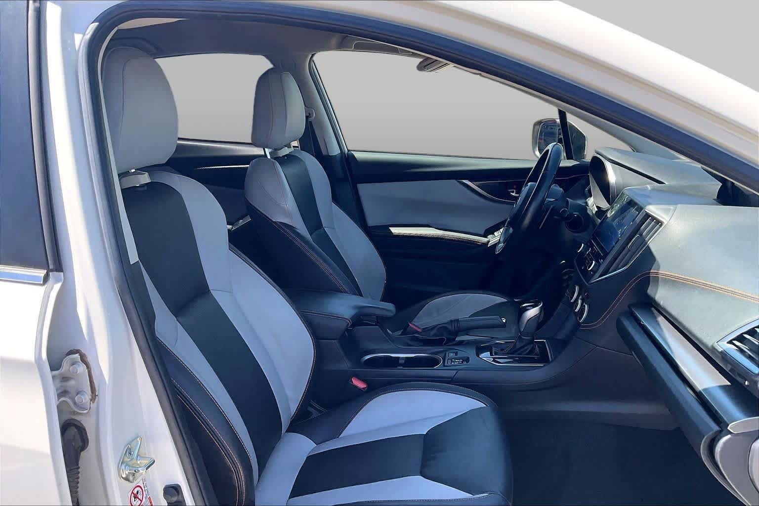 Used 2019 Crystal White Pearl Subaru Limited image 9