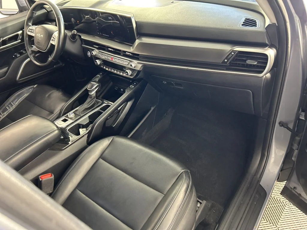 2024 Kia Telluride S - Photo 28