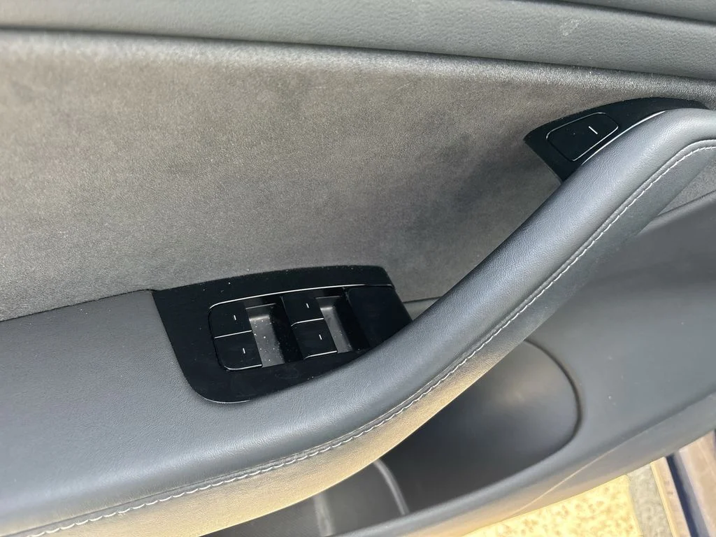 Used 2018 Deep Blue Metallic Tesla Long Range image 11