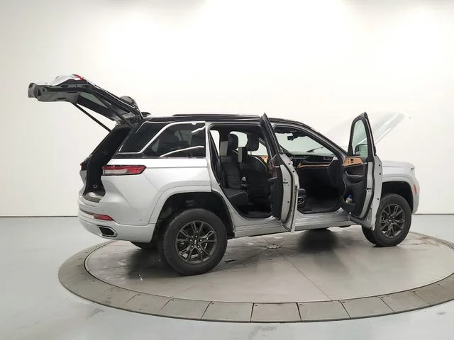 Used 2023 Silver Jeep Summit image 15