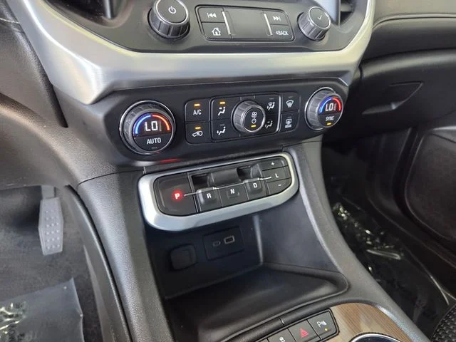 Used 2021 White GMC SLE image 25