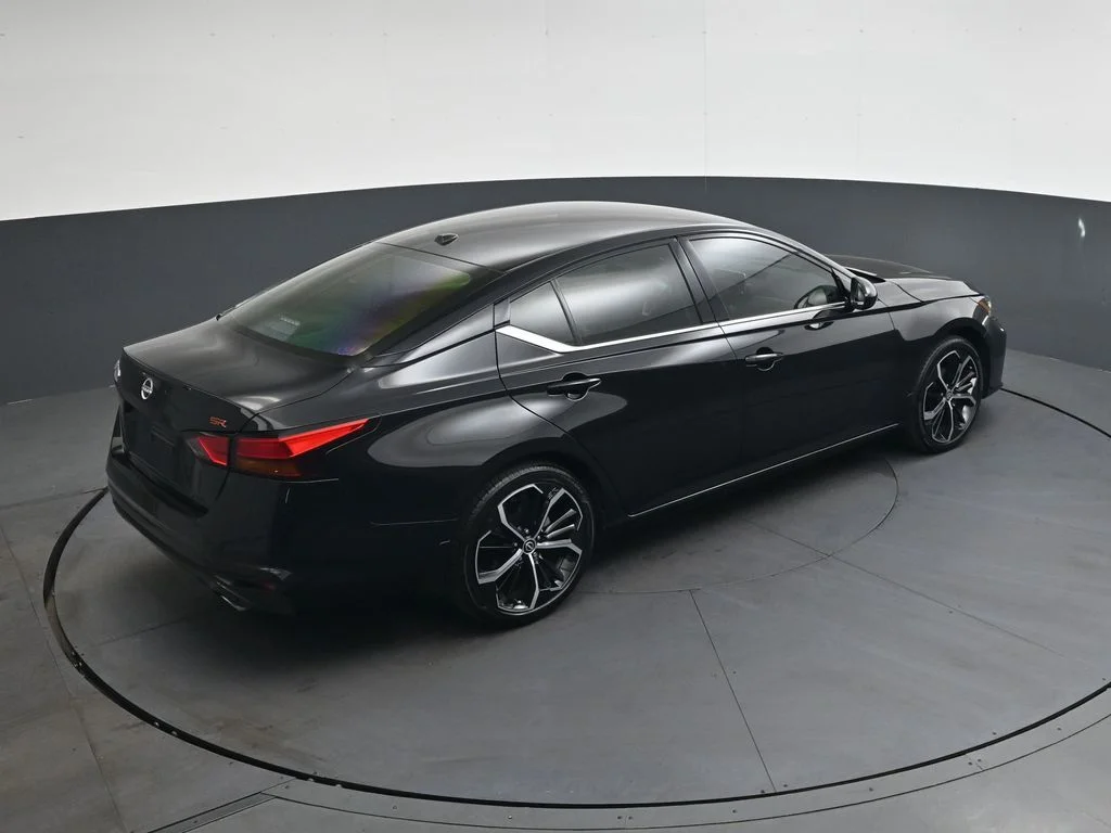 Used 2025 Black Nissan 2.5 SR image 37