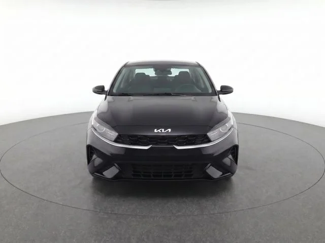 Used 2023 Black Kia LXS image 9