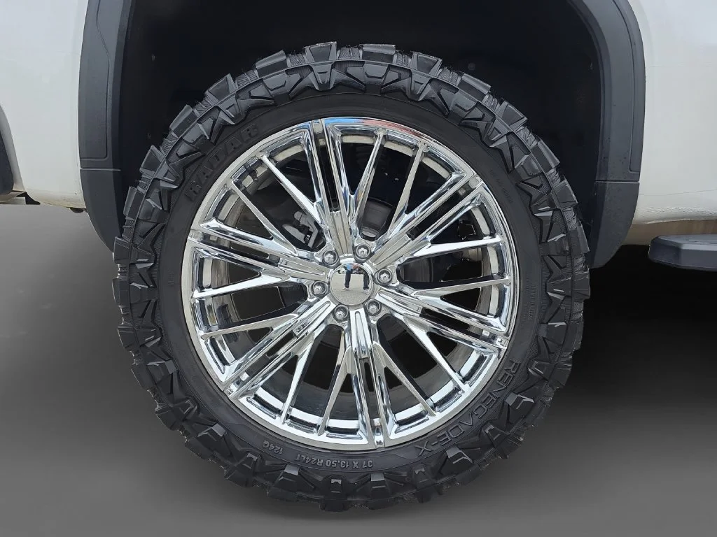 Used 2021 White GMC Denali image 11